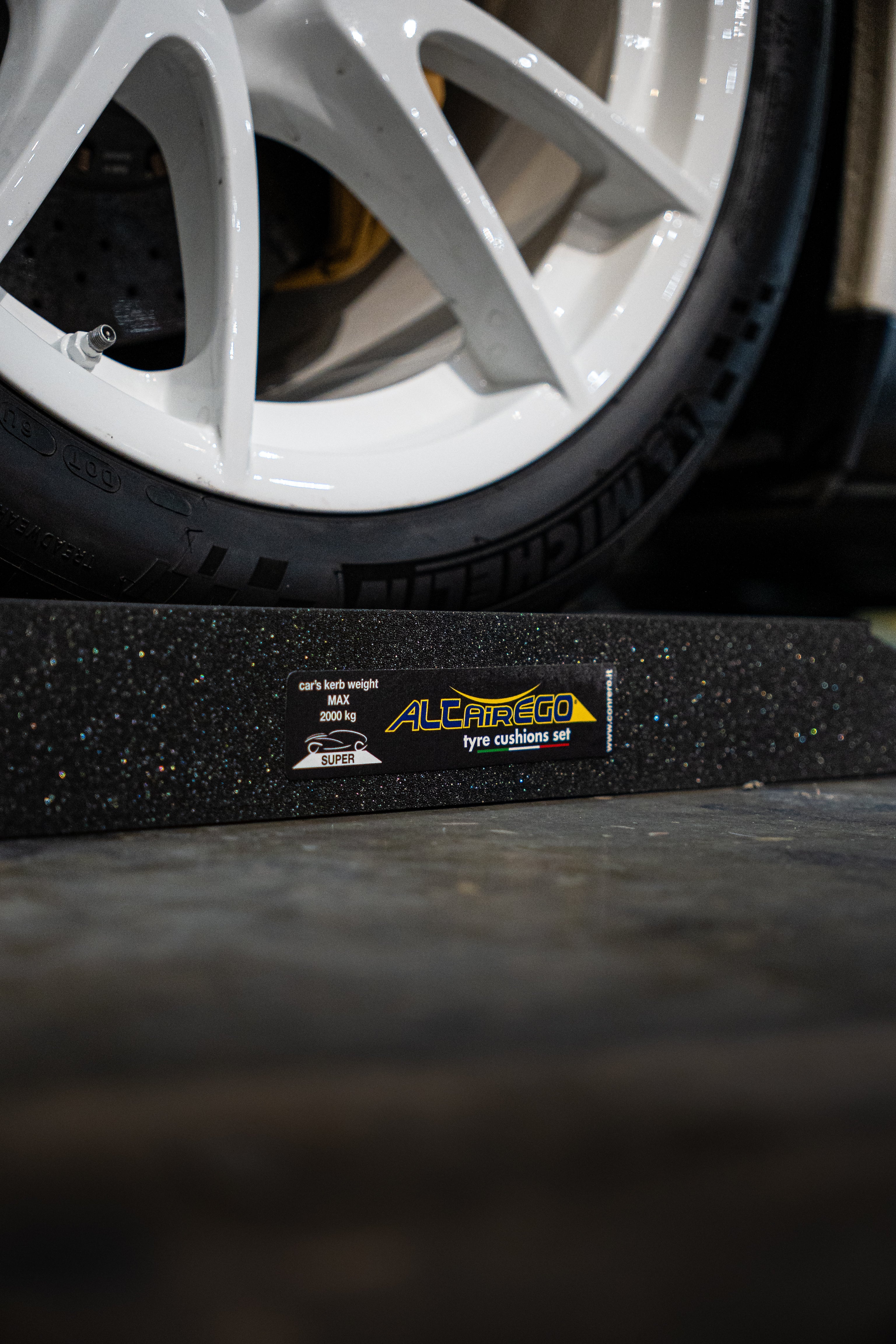 Close-up of front tyre cradled by an ALTairEGO cushion